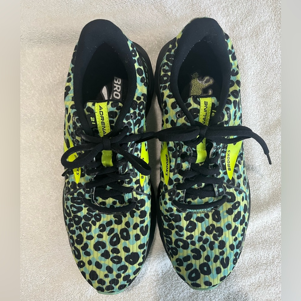 Brooks Women's Adrenaline GTS 21 Supportive Running Shoe Size 9.5